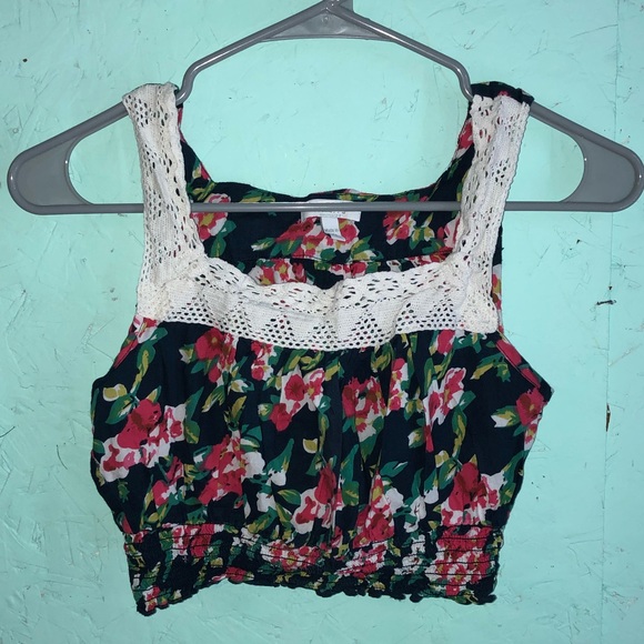 dELiA*s Tops - Floral/lace crop tank top